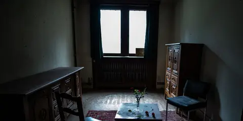 Sala de casa no escuro